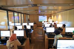 Séance d’apprentissage des différents moyens de l’accès aux ressources électroniques de la Bibliotheca Alexandrina : Catalogue de la BA par M<sup>me </sup>Hala Hassan