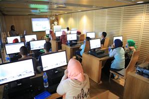 Séance d’apprentissage des différents moyens de l’accès aux ressources électroniques de la Bibliotheca Alexandrina : Catalogue de la BA par M<sup>me </sup>Hala Hassan