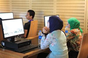 Séance d’apprentissage des différents moyens de l’accès aux ressources électroniques de la Bibliotheca Alexandrina : Catalogue de la BA par M<sup>me </sup>Hala Hassan
