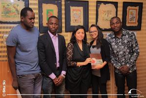 La distribution des certificats pour l'équipe gagnante 