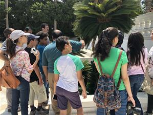 Les participants du 1<sup>er </sup>groupe aux jardins d’Antoniades