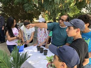 Les participants du 1<sup>er </sup>groupe aux jardins d’Antoniades