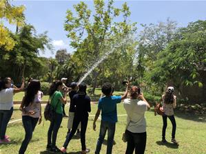 Les participants du 1<sup>er </sup>groupe aux jardins d’Antoniades