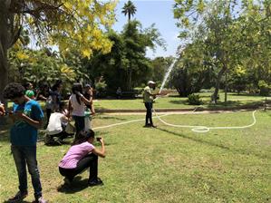 Les participants du 1<sup>er </sup>groupe aux jardins d’Antoniades