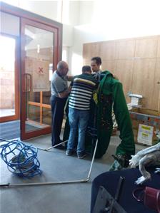  Montage des marionnettes et apprentissage des manipulations de base : un travail d’équipe!