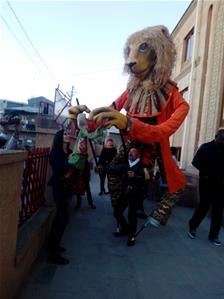  Marionnettes chargées, direction le village de francophonie pour se pavaner et célébrer la diversité des cultures francophones !!!