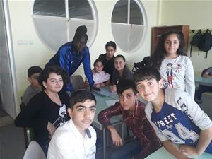  Les élèves de l’école 10 avec Pape du Sénégal