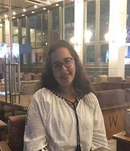  « Je tiens à remercier le CAF pour m’avoir accordé ce prix concernant ma désignation en troisième place du concours. C’était une joie extrême . Cette récompense me motive à continuer à faire plus d’efforts » Hania Fahmy_lauréate du 3<sup>e</sup> prix (Adultes) de la « Dictée PICADELF » à l’Hôtel Golden Tulip.