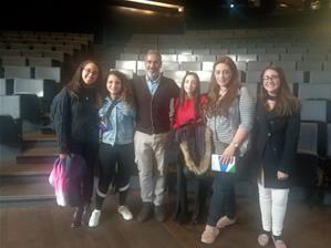 Les lauréates avec M. Mohamed Kenawi, le réalisateur du film « Le rêve des mineurs »