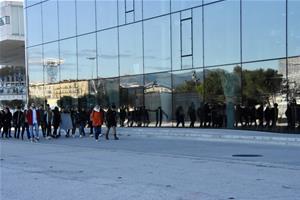  Les lycéens devant le MuCEM  