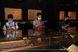 Les participants de l'atelier au musée des Manuscrits