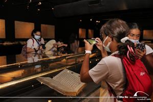 Les participants de l'atelier au musée des Manuscrits