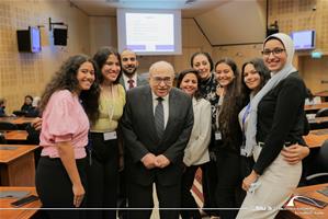 Photo de groupe avec Dr Mostafa El Feki, Directeur de la Bibliotheca Alexandrina