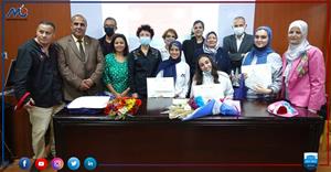 Photo avec les lauréates des prix dotés par le CMCA