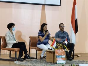 De gauche à droite : M<sup>me</sup> Valérie Gerbault, Déléguée Générale du Centre Méditerranéen de la Communication Audiovisuelle - CMCA, Dr Marwa El Sahn, Directrice du Centre d'Activites Francophones - CAF et M. Ahmed Nabil, Spécialiste du cinéma au Centre des Arts à la Bibliotheca Alexandrina