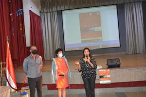 De gauche à droite : M. Ahmed Nabil, Spécialiste du cinéma au Centre des Arts à la Bibliotheca Alexandrina, M<sup>me</sup> Valérie Gerbault, Déléguée Générale du Centre Méditerranéen de la Communication Audiovisuelle - CMCA et Dr Marwa El Sahn, Directrice du Centre d'Activites Francophones - CAF