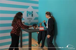 Les participants au Musée de l'Illusion