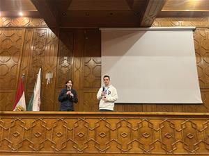 Lors de la conférence avec Pip Chadorov, Spécialiste de cinéma 