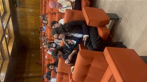 Les lauréates lors de la conférence ​avec Pip Chadorov, Spécialiste de cinéma 