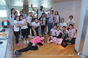 Les participants de l'atelier "Hip Hop" avec M. Ahmed Harissa