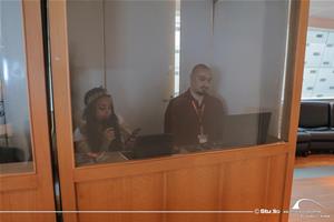  M<sup>lle </sup>Ranin Essam, l'animatrice de l'atelier " Cercueils et Divinités Égyptiennes " avec l'ingénieur Ahmed Emara.