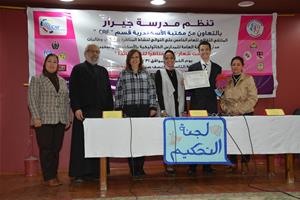 distribution des certificats durant le match d’art oratoire organisé à l’école Girard  