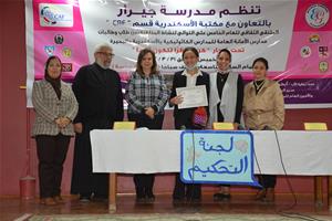 Distribution des certificats durant le match d’art oratoire organisé à l’école Girard  