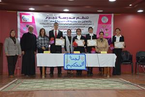 Distribution des certificats durant le match d’art oratoire organisé à l’école Girard  