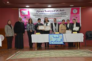 Distribution des certificats durant le match d’art oratoire organisé à l’école Girard  