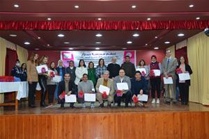 Distribution des certificats durant le match d’art oratoire organisé à l’école Girard  