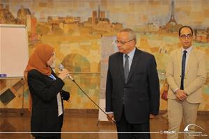 Mot de l'étudiante de l'université d'Assiout à Dr Ahmed Zayed, directeur de la bibliothèque d'Alexandrie.