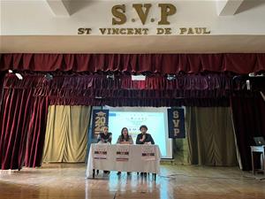 De gauche à droite : M. Youssef Assaf, Expert en cinématographie et videographie, Dr Marwa El Sahn, Directrice du Centre d'Activites Francophones - CAF et M<sup>me</sup> Valérie Gerbault, Déléguée Générale du Centre Méditerranéen de la Communication Audiovisuelle - CMCA