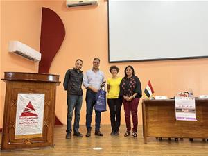 De gauche à droite : M. Youssef Assaf, Expert en cinématographie et videographie, M. Mamdouh El Tabeai, Directeur de la Bibliothèque Publique Misr de Port-Saïd, M<sup>me</sup> Valérie Gerbault, Déléguée Générale du Centre Méditerranéen de la Communication Audiovisuelle - CMCA et Dr Marwa El Sahn, Directrice du Centre d'Activites Francophones - CAF