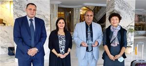 De gauche à droite : M. Abdallah Abdel Aal, Professeur de la langue française à Mansoura, Dr Marwa El Sahn, Directrice du Centre d'Activites Francophones - CAF, M. Abdel Nasser Ouf, Inspecteur de la langue française à Mansoura et M<sup>me</sup> Valérie Gerbault, Déléguée Générale du Centre Méditerranéen de la Communication Audiovisuelle - CMCA