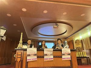 De gauche à droite : M. Youssef Assaf, Expert en cinématographie et videographie, Dr Marwa El Sahn, Directrice du Centre d'Activites Francophones - CAF et M<sup>me</sup> Valérie Gerbault, Déléguée Générale du Centre Méditerranéen de la Communication Audiovisuelle - CMCA