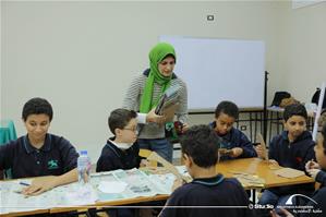 Les participants de l'atelier avec Sara Zoheir, l'animatrice de l'atelier au collège de Saint Marc  