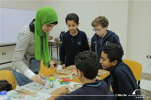 Les participants de l'atelier avec Sara Zoheir, l'animatrice de l'atelier au collège de Saint Marc  