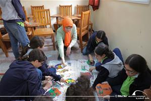  Les participants de l'atelier avec Sara Zoheir, l'animatrice de l'atelier à l'école Girard