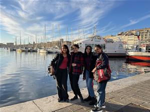 Les lauréates au Vieux-Port à Marseille