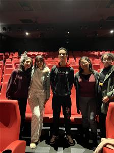 Les lauréates avec les autres lycéens de la Méditerranée