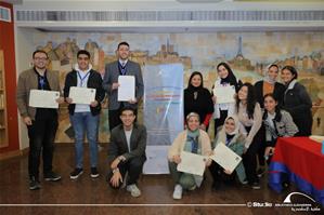 <p style="margin-left:-49.5pt">                 Photo de groupe avec les 'étudiants de l'université de Mansoura