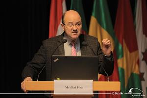  Mot de Dr Helmi Shaarawy, Directeur du Centre des Recherches arabes et africains présenté par Dr Medhat Issa