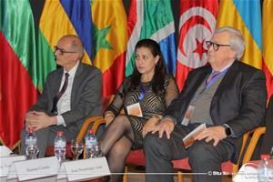  De gauche à droite : M. Thierry Verdel, Recteur de l’Université Senghor à Alexandrie et M<sup>me</sup>. Hanan Gouda, Doyen de l'Institut Arabe pour le Développement du Leadership, Académie Arabe pour les Sciences, la Technologie et le Transport Maritime et M. Jean Dominique Assié, Directeur des Campus et des Partenariats à l’Université Senghor