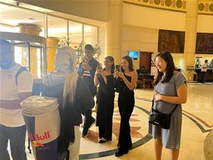 Les lauréats de l'atelier avec l'équipe du Red Bull