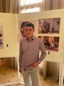  Lors de l'exposition des artistes arabes