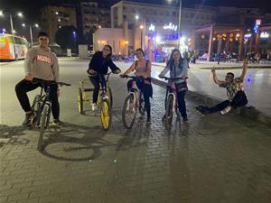 Les lauréats se promènent en vélo
