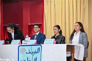 Les débatteurs durant le match