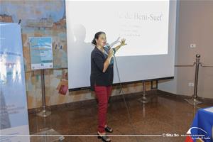 Présentation de l'ambassade du Savoir de la bibliothèque par Dr.Marwa El Sahn aux étudiants de la 32<sup>e</sup> édition