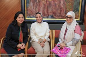 De gauche à droite : Dr Marwa El Sahn, Directrice du Centre d'Activités Francophones (CAF), M<sup>me</sup> Sarah Ali, Spécialiste au CAF et Dr Rania Ezz El-Arab, Professeur adjoint, Département de Langue et de Littérature Françaises (DLLF), Faculté des Lettres, Université d’Alexandrie