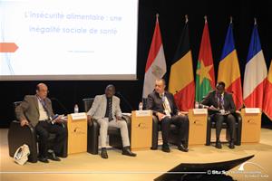 De gauche à droite : M. Mohamed El Rwini, Professeur Émérite de Chirurgie à la Faculté de Médecine, Université d’Alexandrie, M. Léon Savadogo, Directeur du Département Santé à l'Université Senghor, M. Yasser Farghali, Consultant d'affaires pharmaceutiques et Instructeur à l’Université Américaine du Caire et  Diallo Cheikh, Auditeur en Santé Publique Internationale à l'Université Senghor